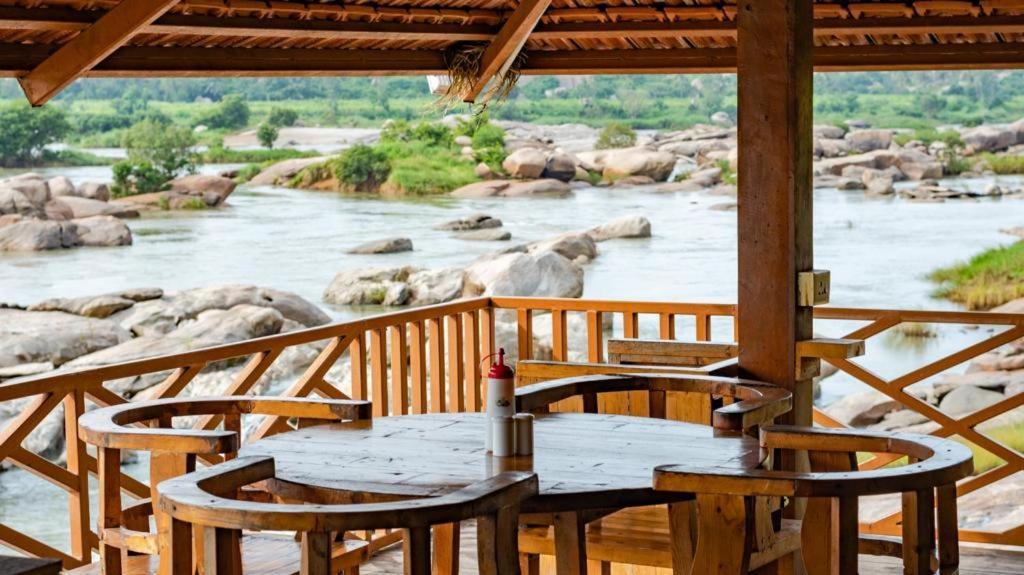 Leo Woods Hampi River View Hotel Екстериор снимка